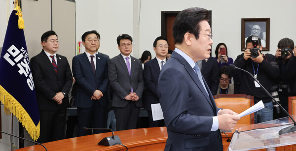 더불어민주당 이재명 대표가 23일 오전 서울 여의도 국회에서 열린 기자회견에서 발언하고 있다. 2025.1.23 [사진=연합뉴스]