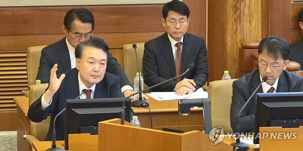 탄핵 심판 7차변론에 참석한 윤석열 대통령이 '국무회의 절차적 위반은 없었다'고 직접 강변하고 있다. [사진=연합뉴스]