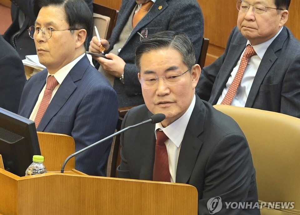 신원식 국가안보실장이 11일 서울 종로구 헌법재판소에서 열린 윤석열 대통령 탄핵심판 7차 변론에 증인으로 출석해 발언하고 있다. 2025.2.11 [사진=헌법재판소 제공=연합뉴스]