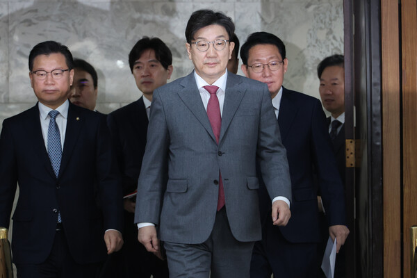 국민의힘 권성동 원내대표를 비롯한 원내지도부가 12일 서울 여의도 국회에서 열린 원내대책회의에 참석하고 있다. [사진=연합뉴스]