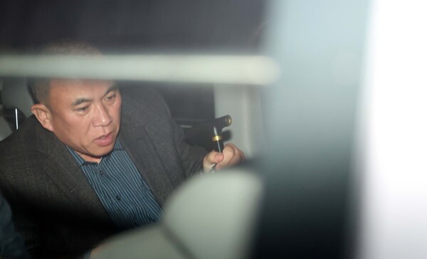 김건희 여사 공천 개입 의혹과 미래한국연구소의 불법 여론조사 의혹 등 사건의 핵심 인물인 명태균 씨가 14일 오후 경남 창원시 성산구 창원지방법원(창원지법)에 구속 전 피의자 심문(영장실질심사)을 마치고 법원을 나서고 있다. 2024.11.14 [사진=연합뉴스]