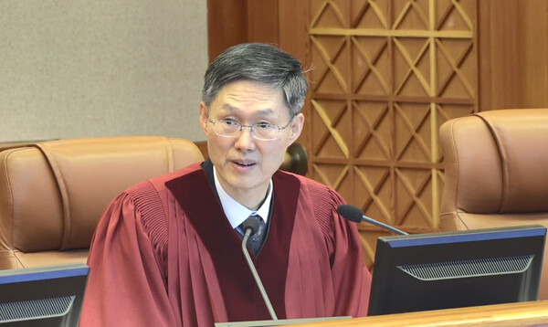 문형배 헌법재판소장 권한대행이 4일 서울 종로구 헌법재판소에서 열린 윤석열 대통령 탄핵심판 5차 변론을 진행하고 있다. 2025.2.4 [헌법재판소 제공. 재판매 및 DB 금지] [사진=연합뉴스]