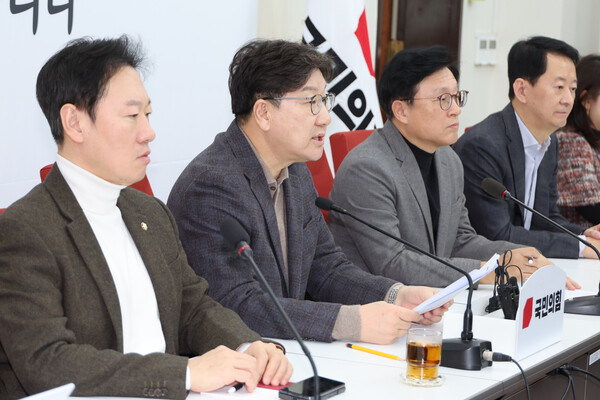 국민의힘 권성동 원내대표가 16일 서울 여의도 국회에서 열린 기자간담회에 참석하고 있다. [사진=연합뉴스]