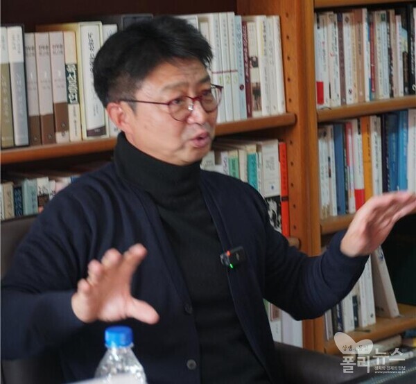 강원택 교수는 "다당제를 위해 비례대표 50명을 늘리고 소선거구제에서라도 병립형으로 바꾸는 것이 바람직하다"며 "중대선거구제가 여러가지 우려가 있으나 양당체제 극복을 위해서는 필요하다면 할수도 있다"고 말했다. [사진=폴리뉴스]