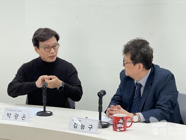 박광온 더불어민주당 전 원내대표가 13일  서울 여의도 폴리뉴스 사무실에서 진행한 김능구 대표와 정국 인터뷰에서 “기본적으론 여러 당이 국회에 진입할 수 있게 정당 득표율에 비례하는 연동형 비례대표제가 필요하다. 그러려면 국회 전체 총액 예산 규모는 동결하더라도 의원 정수는 늘려야 된다”고 말했다. [사진=폴리뉴스 이준수 PD]