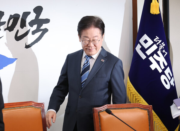 더불어민주당 이재명 대표가 17일 국회에서 열린 최고위원회의에 참석하고 있다. 2025.2.17 [사진=연합뉴스]