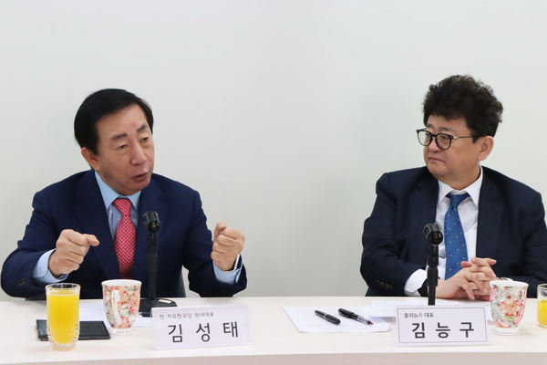 김성태 전 원내대표는 17일 폴리뉴스와의 ‘정국인터뷰’에서 “비상계엄 자체는 적절하지 않았다고 보지만 전직 원내대표로서 ‘또 대통령 탄핵을 맞이해야 하느냐, 탄핵만은 막아야 한다’는 입장이었다”고 밝혔다. [사진=폴리뉴스 이준수 PD] 