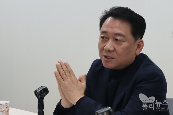 이광재 전 강원도지사는 26일 서울 여의도 폴리뉴스 사무실에서 진행한 김능구 대표와의 ‘정국인터뷰’에서 “선거 부정을 얘기하는 것은 근본적으로 국민을 부정하는 거와 동일하기 때문에 이런 논리를 계속 펴면 보수는 없다, 더 이상 국민의힘은 보수가 아니라고 생각한다”고 주장했다. [사진=폴리뉴스 이준수 PD] 