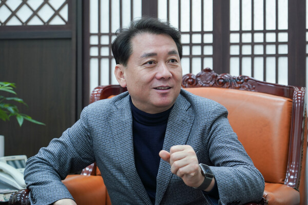 2월 26일 [새로운 대한민국을 묻다 8편]에서 이광재 전 강원도지사가 폴리뉴스 김능구 대표와 ‘정국 인터뷰’를 하고 있다. 