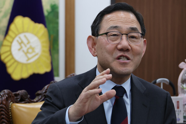 국민의힘 헌법개정특별위원회(개헌특위) 위원장을 맡은 주호영 국회 부의장이 4일 서울 여의도 집무실에서 첫 회의 내용에 대해 설명하고 있다. [사진=연합뉴스]