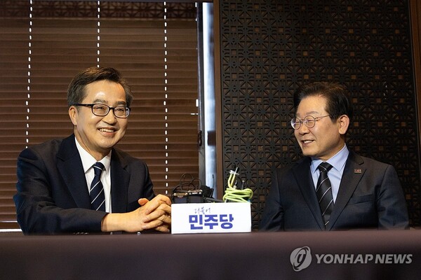 더불어민주당 이재명 대표가 지난달 28일 서울 여의도의 한 식당에서 김동연 경기지사(왼쪽)와 만나 대화하고 있다. [사진=연합뉴스]