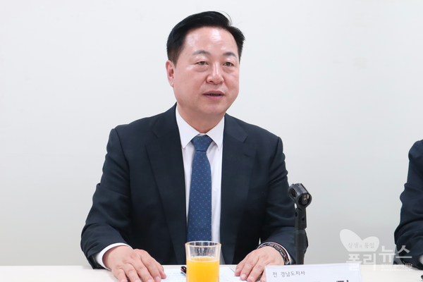 김두관 전 경남도지사는 3월6일 [새로운 대한민국을 묻다 9편] 김능구의  ‘정국 인터뷰’에서 “사실 국민 대중에게 각인된 건 중도 진보 정당 정도로 각인돼 있다”고 설명했다. [사진=폴리뉴스 이준수PD]