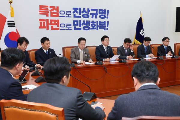 더불어민주당 박찬대 원내대표가 13일 서울 여의도 국회에서 열린 정책조정회의에서 발언하고 있다. [사진=연합뉴스]