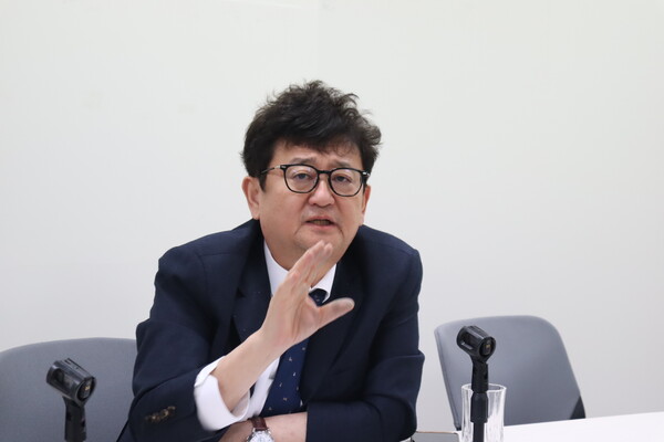 김능구 대표는 “압도적 헌정수호연대를 해야 압도적 정권교체를 할 수 있고 그래서 내란과 내전을 중식시킬 수 있다. 이재명 대표가 기득권 내려놓고 공동 정부로 가야 한다.”라고 말했다.