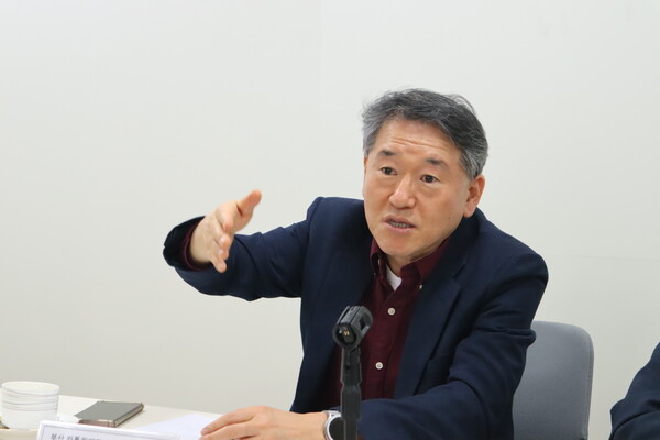 차재원 교수는 “국민의힘 계열의 대권 잠룡들은 거의 모두 3년. 임기 단축 3년을 이야기하고 있다”며 “이재명 대표가 개헌 구도에 포위당하고 있는 측면이 있다”고 설명했다.