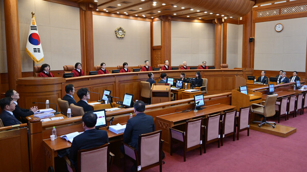 한덕수 국무총리 탄핵심판 첫 변론기일이 열린 지난달 19일 서울 헌법재판소 대심판정에서 헌법재판관들이 심판정에 들어서 있다.[사진=연합뉴스]