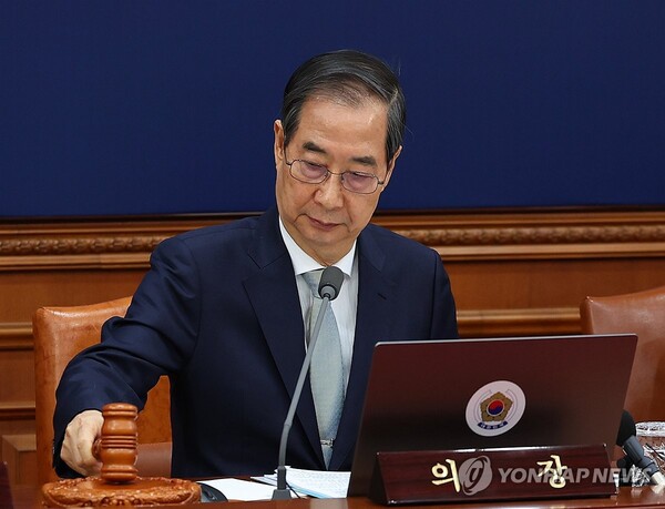 한덕수 대통령 권한대행이 1일 국무회의에서 '상법 개정안'에 재의요구권(거부권)을 행사했다 [사진=연합뉴스]