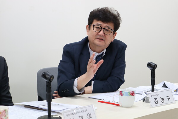 김능구 대표는 “보수가 창조적 파괴를 통해서 시대 교체를 이끌어나갈 흐름으로 바꾸지 못하면 당의 운명도 종을 칠 수밖에 없다.”라고 말했다.