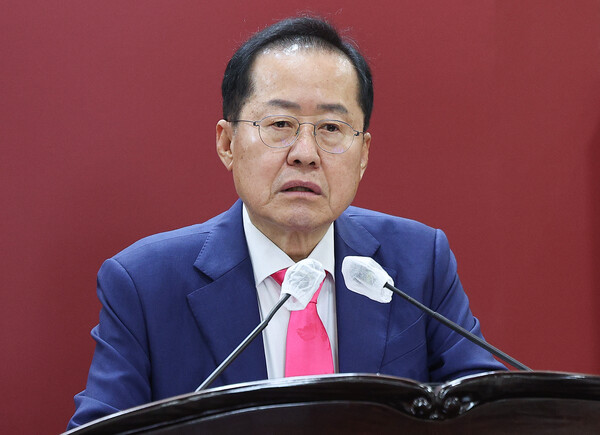 홍준표 대구시장이 10일 대구시의회에서 퇴임 인사를 하고 있다. [사진=연합뉴스]