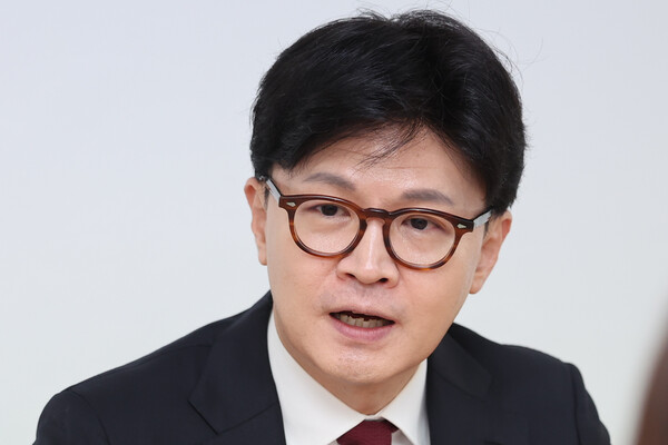 국민의힘 대선주자인 한동훈 전 대표가 서울 여의도 선거캠프 사무실에서 연합뉴스와 인터뷰하고 있다. [사진=연합뉴스]