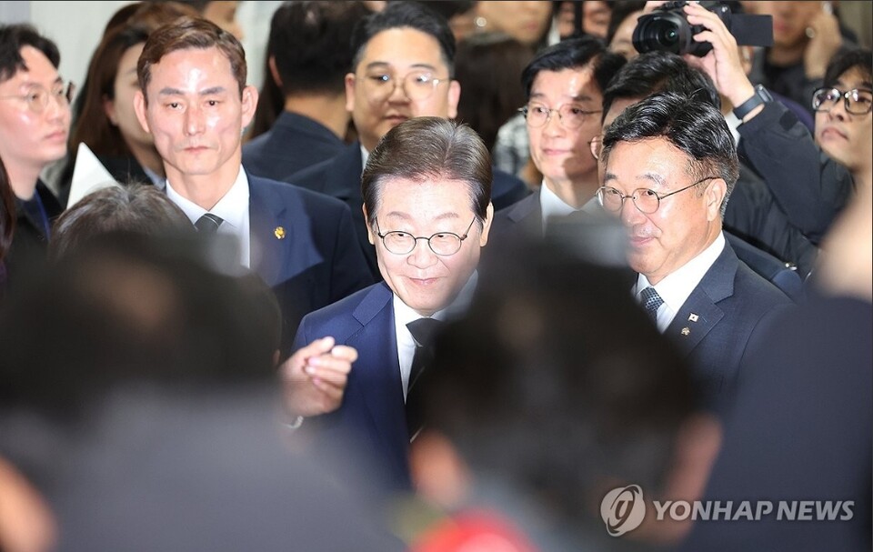 이재명 전 대표는 지난 11일 국회 소통관에서 '집권 비전 및 캠프 인선' 발표를 했다. 이날 기자들이 인산인해를 이루며 이 대표의 비전 선포식 취재열기는 뜨거웠다. [사진=연합뉴스]