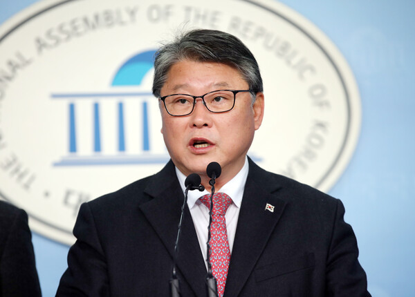 조원진 우리공화당 대표는 16일 라디오에 출연해 한덕수 권한대행이 국민의힘 대선 후보가 선출된 이후에 총리직에서 물러나 무소속으로 출마할 가능성이 있다고 밝혔다. [사진=연합뉴스]