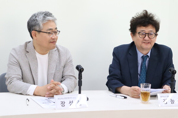 김능구 대표(왼쪽)와 장성철 소장 [사진=폴리뉴스 이준수PD]