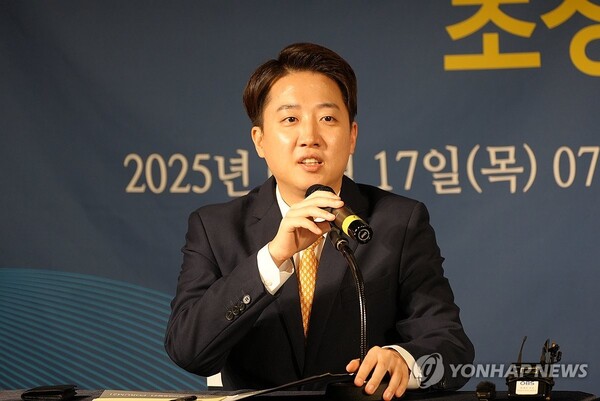 개혁신당 대선 후보인 이준석 의원이 6·3 대선 초반 돌풍을 일으키고 있다 [사진=연합뉴스]