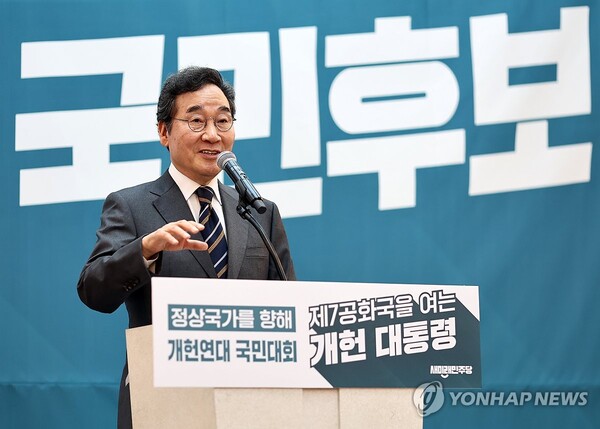 새미래민주당 이낙연 상임고문이 개헌연대를 통한 ‘반이재명 빅텐트’를 시도하는 모습이다 [사진=연합뉴스]