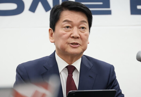  안철수 국민의힘 대선경선 예비후보는  25일 라디오에 출연해 “한덕수 대행이 출마한다면 빅텐트로 힘을 모아 함께 반이재명 전선을 구축해야 된다고 생각한다”고 말했다. [사진=연합뉴스]