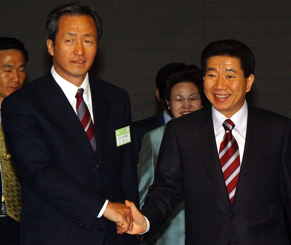 2002년 제16대 대선에서는 노무현과 정몽준 후보가 단일화를 이뤄 1강이던 이회창 후보를 이기고 대선에 승리했다. [사진=연합뉴스]