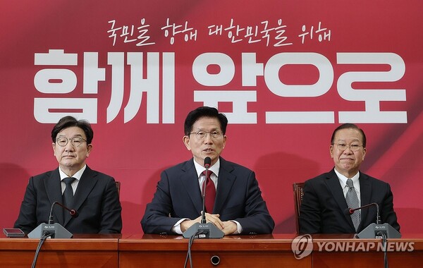 선대위 모임 참석한 김문수 후보 [사진=연합뉴스]