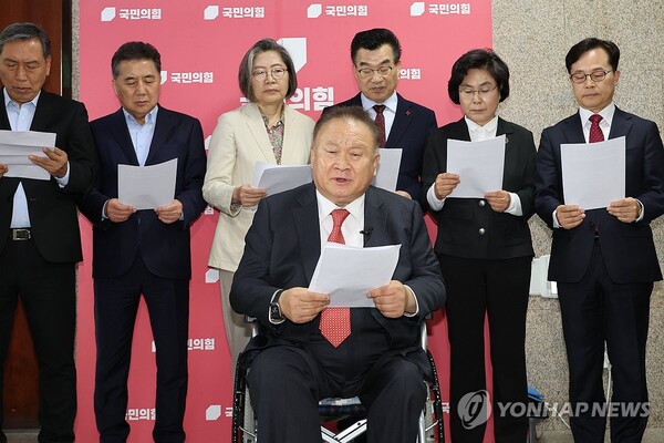 단일화 촉구하는 원외당협위원장들 [사진=연합뉴스]