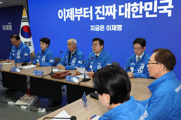 더불어민주당 상임총괄선대위원장인 박찬대 당대표 직무대행 겸 원내대표가 7일 서울 여의도 당사에서 열린 중앙선거대책위원회의에서 발언하고 있다. [사진=연합뉴스]