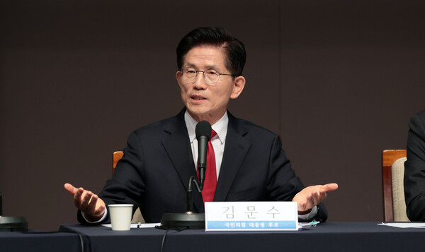 국민의힘 김문수 대선 후보가 8일 서울 중구 한국프레스센터에서 열린 관훈클럽 토론회에서 발언하고 있다. [사진=연합뉴스]