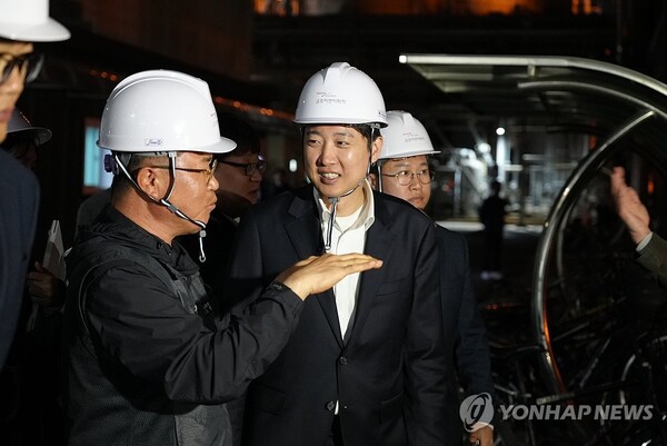 여수산단 방문한 이준석 후보 [사진=연합뉴스]