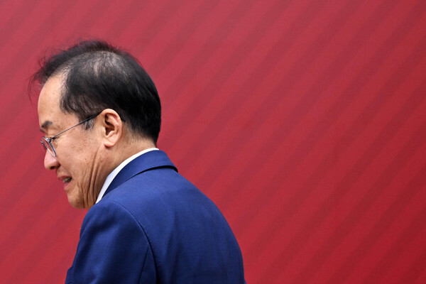 홍준표 전 대구시장은 정계 은퇴를 선언하며 국민의힘을 탈당했지만 여전히 지지자들과 소통하며 현안에 대해 의견을 밝히고 있다. [사진=연합뉴스]