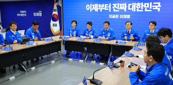 더불어민주당 윤호중 중앙선대위 총괄본부장이 15일 서울 여의도 중앙당사에서 열린 제4차 총괄본부장단회의에서 발언하고 있다. [사진=연합뉴스]