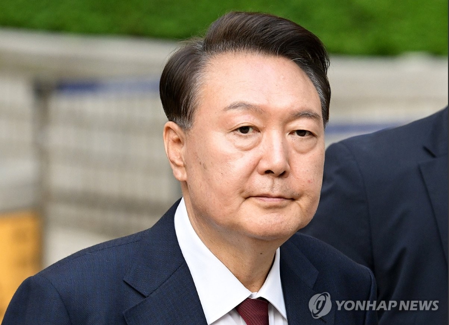 윤석열 전 대통령이 17일 국민의힘을 탈당햇다. 사진은 윤석열 전 대통령이 12일 서울 서초구 중앙지방법원에서 열린 내란 우두머리 혐의, 직권남용 권리행사방해 혐의 사건 3차 공판을 마친 뒤 법정을 나서고 있다. 2025.5.12 [사진공동취재단] 