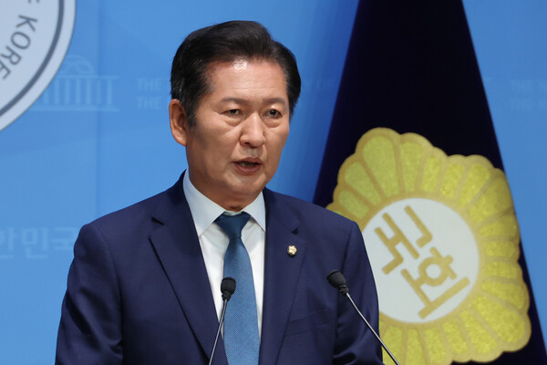 불어민주당 정청래 의원이 15일 서울 여의도 국회 소통관에서 당대표 출마 기자회견을 하고 있다. [사진=연합뉴스]