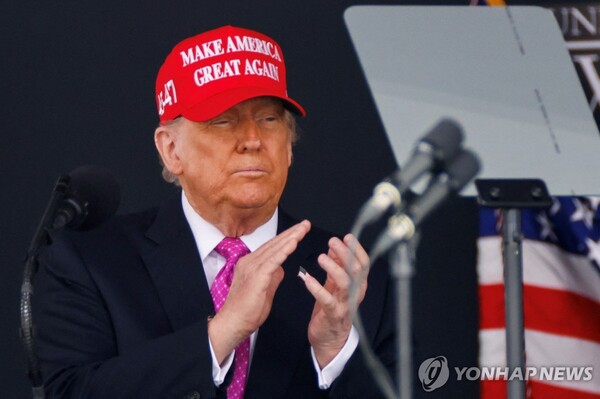 이번 사태를 마무리 지을 카드는 도널드 트럼프 미국 대통령 손에 쥐어졌다 [사진=로이터=연합뉴스]