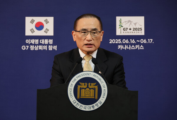 위성락 대통령실 국가안보실장이 16일(현지시간) 캐나다 앨버타주 캘거리의 한 호텔의 한국 프레스센터에서 이재명 대통령의 주요 7개국(G7) 정상회의 관련 브리핑을 하고 있다. [사진=연합뉴스]