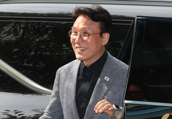 김민석 국무총리 후보자가 18일 서울 종로구 통의동 금융감독연수원에 마련된 청문회 준비단 사무실로 출근하고 있다. [사진=연합뉴스]