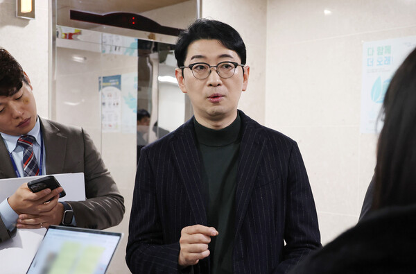 더불어민주당은 김민석 국무총리 후보자의 인사청문회를 앞두고 채무와 재산 형성 과정의 의혹을 제기하며 맹공을 퍼부었던 주진우 국민의힘 의원의 재산을 역으로 문제 삼으며 공방을 벌였다. [사진=연합뉴스]