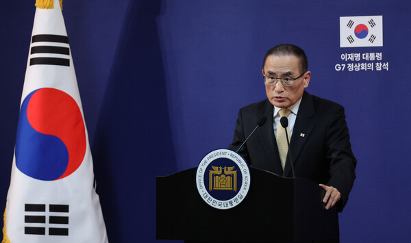 위성락 대통령실 국가안보실장이 16일(현지시간) 캐나다 앨버타주 캘거리의 한 호텔의 한국 프레스센터에서 이재명 대통령의 주요 7개국(G7) 정상회의 관련 브리핑을 하고 있다. [사진=연합뉴스]