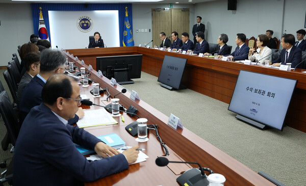 이재명 대통령이 23일 용산 대통령실에서 제1차 수석보좌관회의를 주재하고 있다. [사진=연합뉴스]