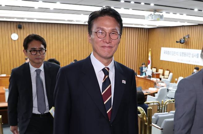 김민석 국무총리 후보자에 대한 인사청문회가 24~25일 이틀간 열렸으나 '자료제출' 등 공방 끝에 결국 파행으로 끝났다. 민주당은 늦어도 오는 7월4일까지는 단독 인준 표결도 강행할 것으로 전망된다. [사진=연합뉴스]