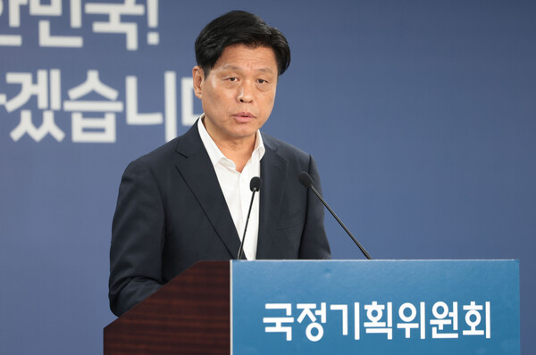 조승래 국정기획위원회 대변인이 24일 서울 종로구 국정기획위원회에서 브리핑을 하고 있다. [사진=연합뉴스]