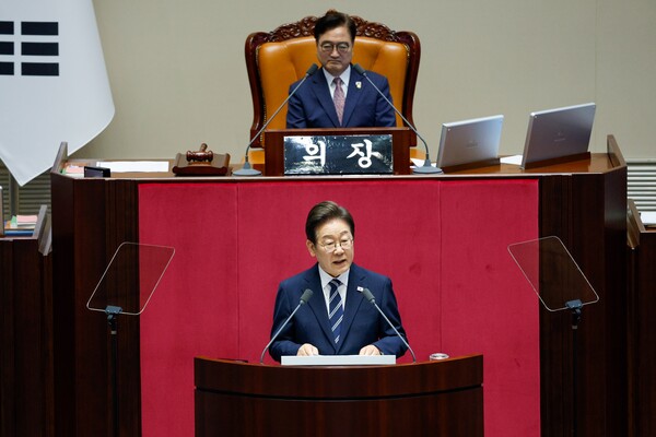 이재명 대통령이 26일 서울 여의도 국회 본회의장에서 정부의 2차 추가경정예산안 제출과 관련해 첫 시정연설을 하고 있다. [사진=연합뉴스]