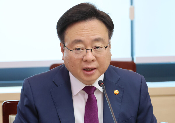 조규홍 복지부 장관은 26일 국회 보건복지위원회 전체회의에 출석해 '의료인력 양성 및 적정 수급관리' 사업에 대한 감액이 과하다는 의원들의 지적에 대해 답변하고 있다. [사진=연합뉴스]